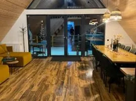 Gloria’s Cabin - A frame cabin