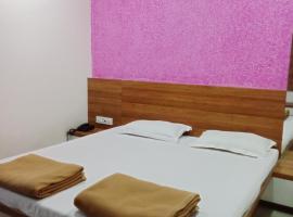 HOTEL SHREEJAY，位于Mahad的酒店