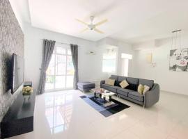 Shamrock Breeze Villa 2: Coastal Haven for 25 Guests，位于峇都丁宜的酒店