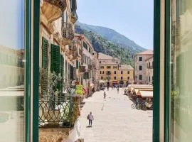 Spacious 1Bedroom on the Main Square of Kotor
