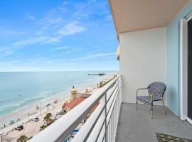 Luxury 11th Floor 1 BR Condo Direct Oceanfront Wyndham Ocean Walk Resort Daytona Beach | 1107，位于代托纳海滩的酒店