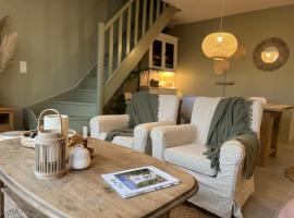 Le Clos Du Moulin 3, home with garden, 3 bedroom，位于索尔古河畔的恩特莱奎斯的酒店
