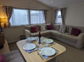 Seasons Caravan 3 bedroom Haven Littlesea，位于韦茅斯的度假村