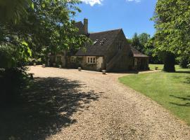 Great Ashley Farm Bed and Breakfast & Shepherds Huts，位于埃文河畔布拉德福的酒店