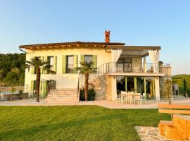 Ca' S Lorenz - A Luxury 100m2 Apartment in a Chic Vineyard Villa，位于多博沃的酒店
