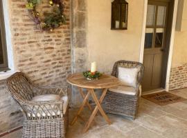 Les Hortensias，位于Canly的带停车场的酒店