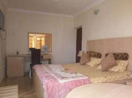 URBAN CASTLE SUITES Gwarimpa，位于阿布贾的酒店