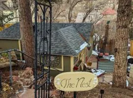The Nest Cottage with Hot Tub in Downtown Manitou Springs