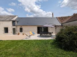 Gîte spacieux et rénové avec jardin, proche châteaux de la Loire, pour 10 pers. - FR-1-590-361，位于Huisseau-sur-Mauves的酒店