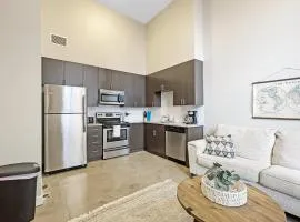 Large 1 Bed Apt In The Heart Of Downtown