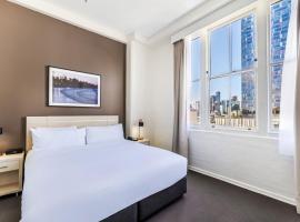 Oaks Sydney Goldsbrough Suites，位于悉尼的带按摩浴缸的酒店