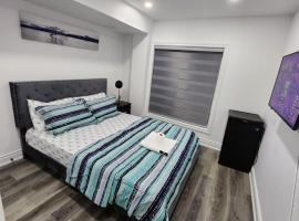 New Modern cozy room in Innisfil，位于Innisfil的住宿加早餐旅馆