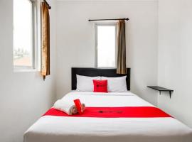 RedDoorz Plus near Galaxy Mall，位于Watulawang的酒店