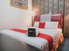 RedDoorz Plus @ Jalan Raden Intan Lampung，位于班达楠榜的海滩酒店