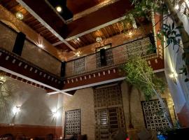 娜雅庭院旅馆，位于马拉喀什的摩洛哥传统庭院