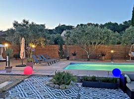L'Hirondelle Bleue - Villa avec piscine，位于弗莱约斯克的酒店