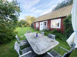 Cozy cottage in Vejbystrand near the beach，位于Vejbystrand的公寓