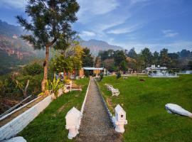 The Forest Lake View Resort，位于潘切库拉的豪华帐篷营地