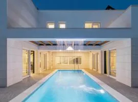 Villa Symphony, heated pool - 10m from the sea