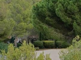 CAP ESTEREL VILLAGE VACANCES T2 vue mer AGAY，位于圣拉斐尔的自助式住宿