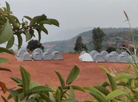 Yuva Yatri Campsite，位于马哈巴莱斯赫瓦尔的露营地