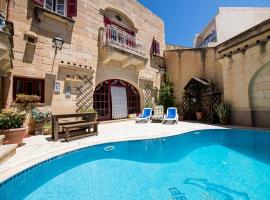 3 Bedroom Farmhouse with Private Pool in Zebbug Gozo，位于泽布季的酒店