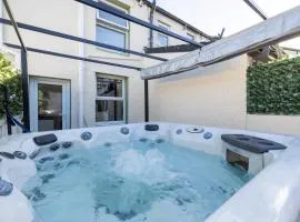 The bay cottage hot tub