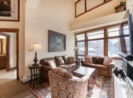 Exquisite Zephyr Mountain Lodge condo with 2 king en suite's condo