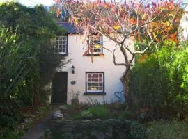 Cosy private cottage near beach