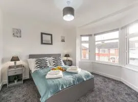 Modern House, Sleeps 5 in Central Coventry