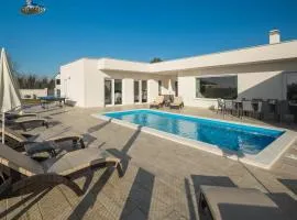 Pet Friendly Home In Babici