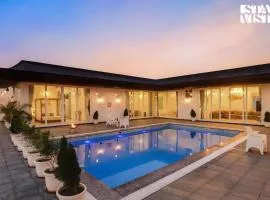 StayVista's Kundan Villa - Pet-Friendly Villa with Sprawling Lawn, Outdoor Pool