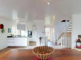 Cheerful villa with fireplace, bath-tub and garden，位于Noville的乡村别墅