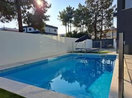Villa Encantada mit Pool，位于阿莫拉的别墅