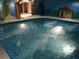 Cheerful standalone villa with pool and waterfall，位于开罗的乡村别墅