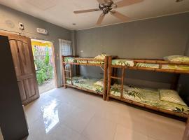 Lionfish Backpackers Hostel Malapascua，位于Daanbantayan的酒店