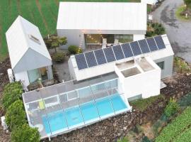 Private Pool Villa Family Room，位于济州市的温泉住宿