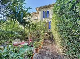 Très belle maison avec jardin à 10min des remparts