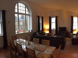 Large Apartment in Rothesay on The Isle of Bute，位于罗撒西的低价酒店