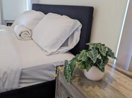 Gladstone Entire House 4 Beds 2 Baths Air-conditioned in City