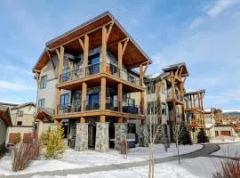 Downtown WP Condo E203 I Private Hot Tub I Great Views I Activity Program
