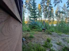 Off-grid minihus på Finnskogen.，位于孔斯温厄尔的乡村别墅