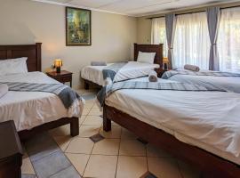 Room in Villa - Zambezi Family Lodge - Leopard Room，位于维多利亚瀑布的旅馆