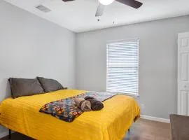 Spacious, pet-friendly, 4 bedrooms 2 & half bath home near Riverwalk & Alamo