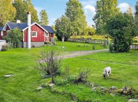 Cozy Home In Hkerum With House A Panoramic View，位于Hökerum的酒店