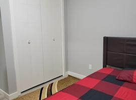 Brand New 2 Bedroom Basement Suite with Wifi，位于埃德蒙顿的酒店