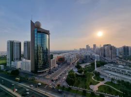 Heart of Abu Dhabi - Wonder Balcony Room，位于阿布扎比的酒店