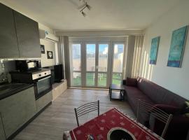 Amazing Penthouse two terrace 5 minutes to the beach close to the main area，位于姆西达的酒店