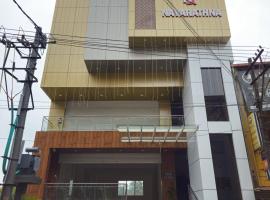 Navarathna Comforts，位于马迪凯里的带停车场的酒店