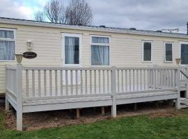 Dog Friendly Caravan Heacham Norfolk Holiday，位于赫彻姆的酒店